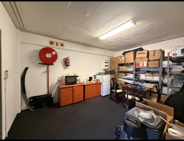 322M² WAREHOUSE TO LET IN AIRPORT INDUSTRIA